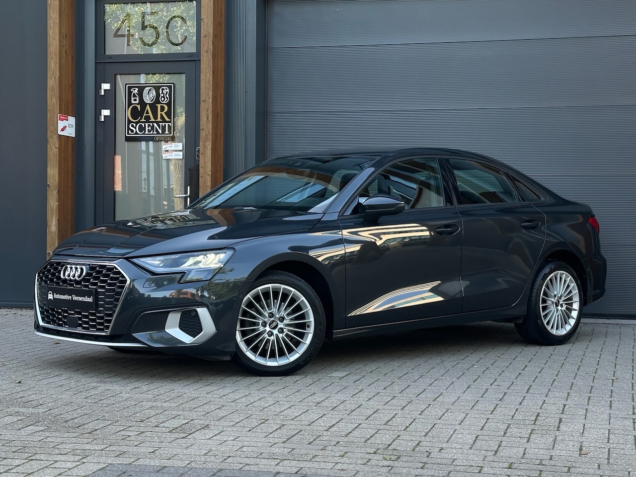 Audi A3 Limousine - 30 TFSI Business edition LMV, Camera, Adaptive cruise etc! - AutoWereld.nl