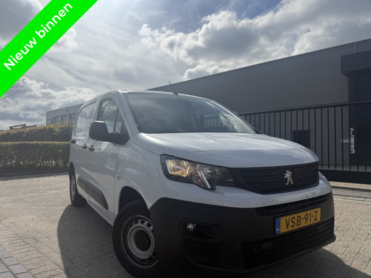 Peugeot Partner - 1.5 BlueHDi 100 Cruise Clima CarPlay Parksens - AutoWereld.nl