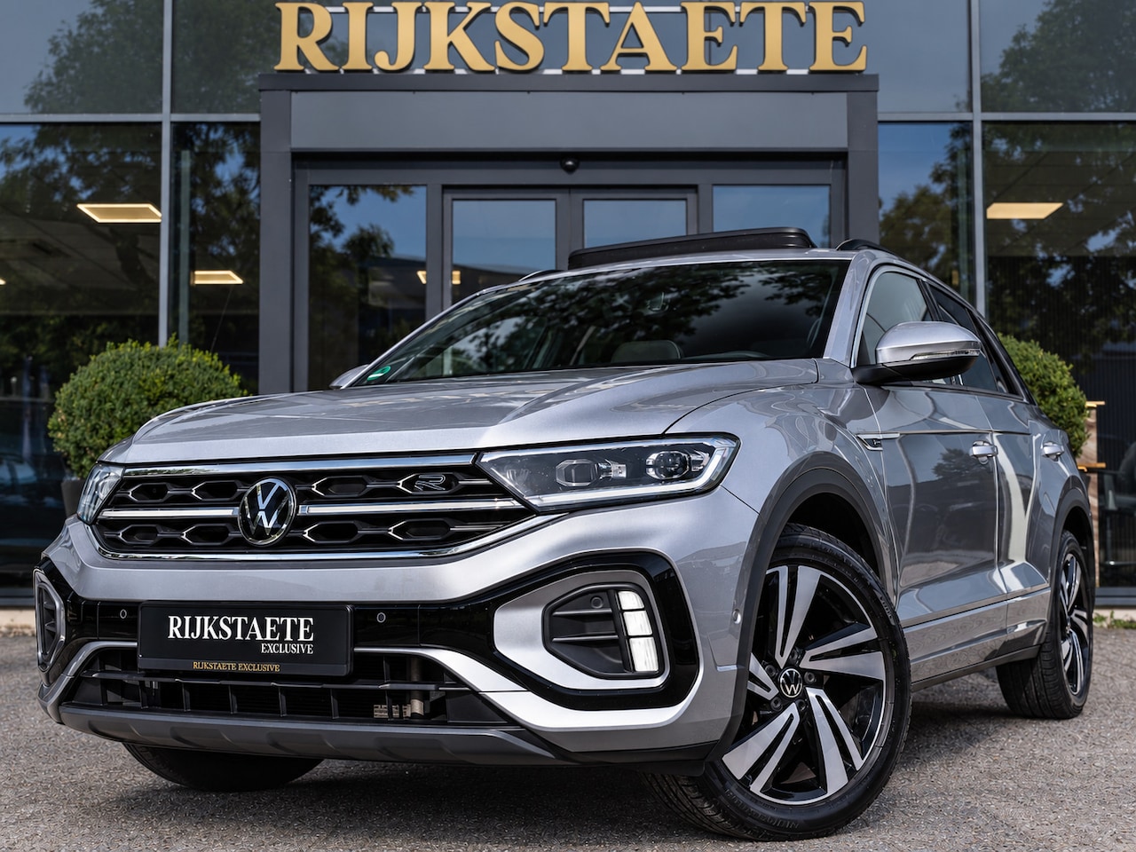 Volkswagen T-Roc - 1.5 TSI R-Line|PANO|ACC|18''|STOELVW|APP - AutoWereld.nl