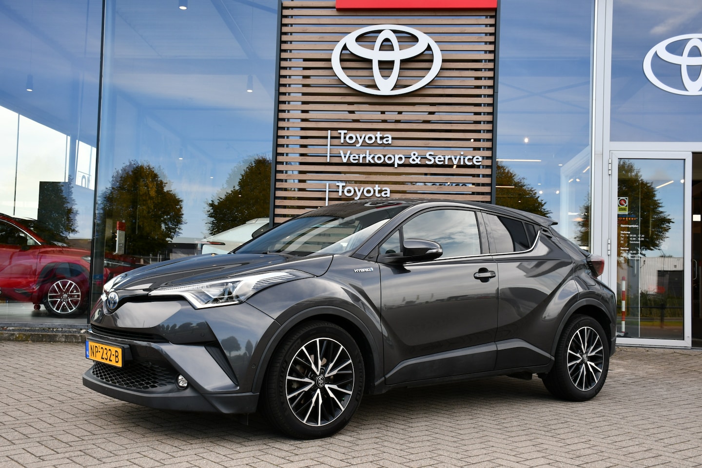 Toyota C-HR - 1.8 Hybrid Premium Automaat 122pk | JBL-audio | Park Assist | LED-pack | NL-auto | - AutoWereld.nl