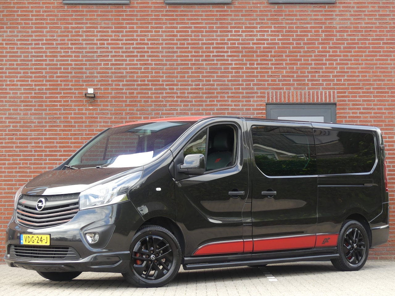 Opel Vivaro - 1.6 CDTI 146PK Irmscher GT Dubbel Cabine/Dubbele schuifdeuren - AutoWereld.nl