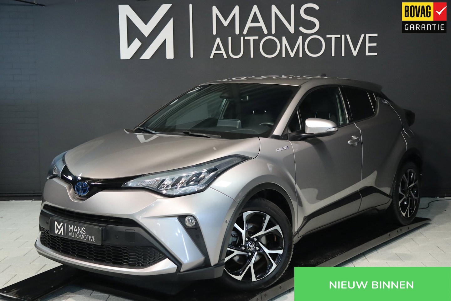 Toyota C-HR - 2.0 Hybrid Business Plus / KEYLESS / CAMERA / DODEHOEK / STUUR+STOELVERW - AutoWereld.nl