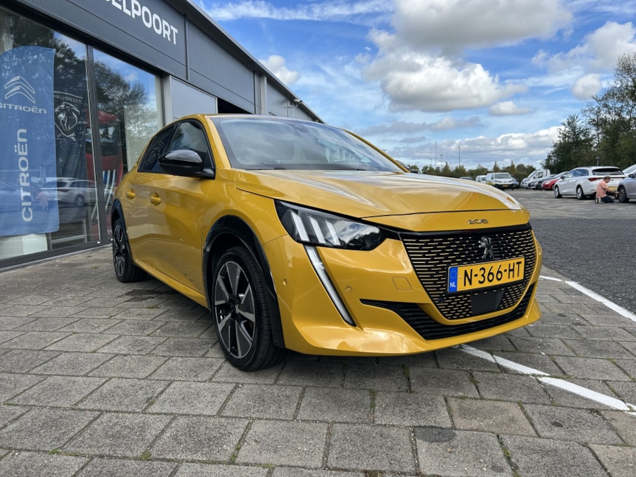Peugeot e-208 - EV 50kWh 136pk - AutoWereld.nl