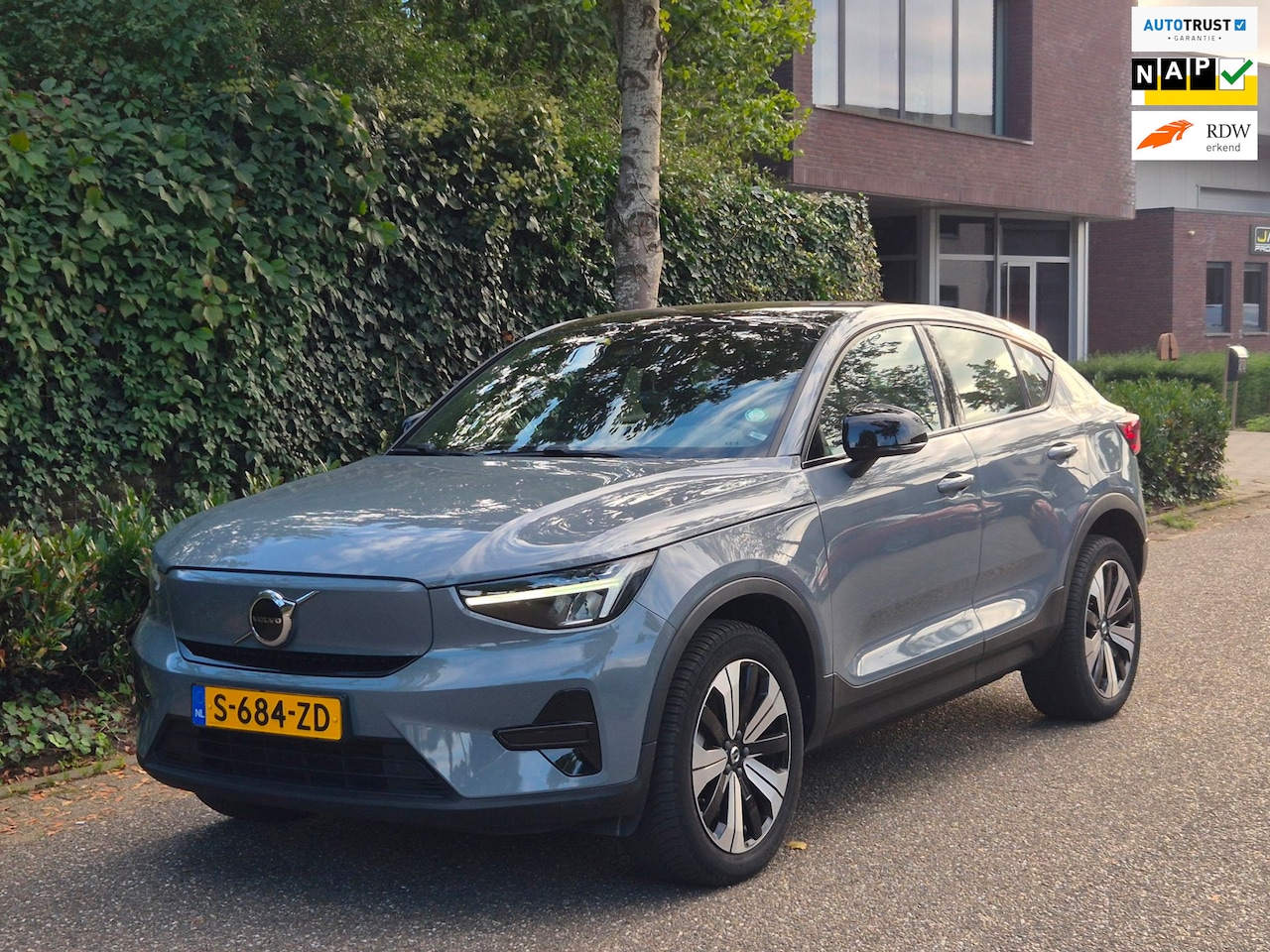 Volvo C40 - Recharge Core 69 kWh Zeer gave uitvoering NAP Soh 91% Panoramadak Zwart dak 1e eigenaar NA - AutoWereld.nl