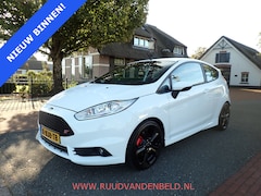 Ford Fiesta - 1.6 ST2 / RECARO STOELEN / STOELVERWARMING / BLUETOOTH