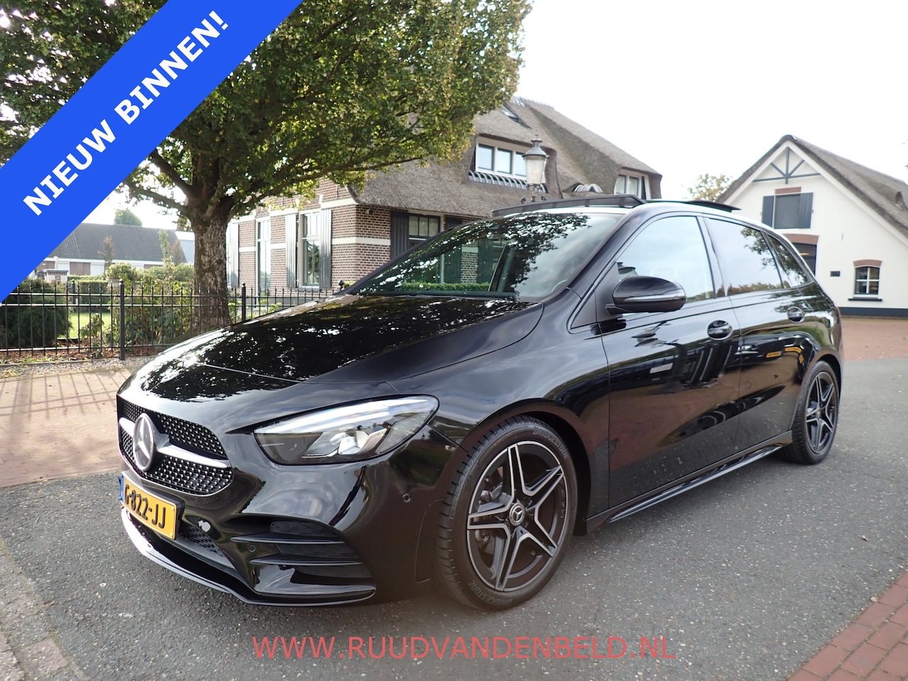 Mercedes-Benz B-klasse - 180 AMG-LINE / CAMERA / CARPLAY / TREKHAAK / SCHUIF-KANTEL - AutoWereld.nl