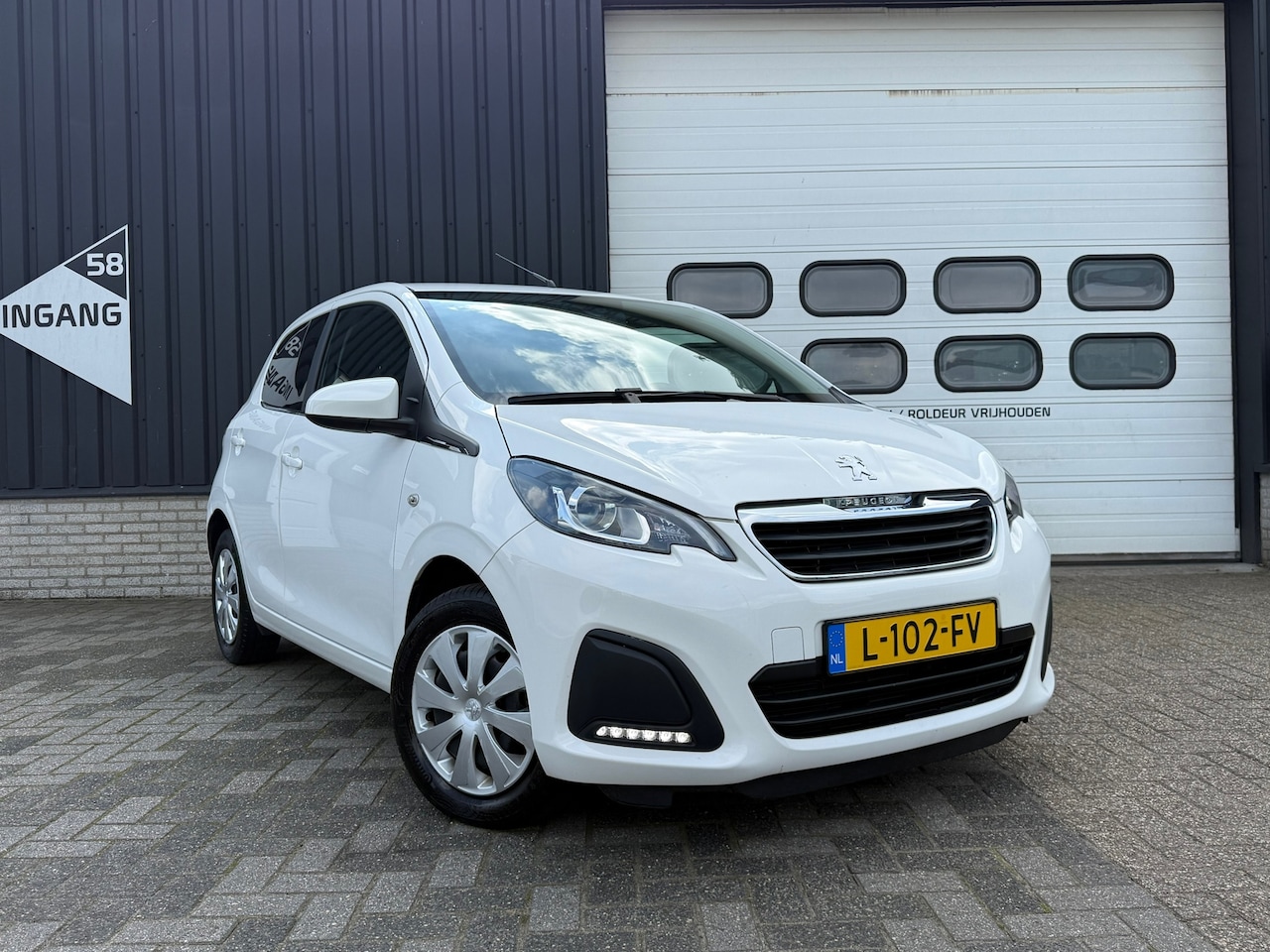 Peugeot 108 - 1.0 e-VTi Active | A.Camera | groot scherm | Privacy glass |Apple carplay - AutoWereld.nl