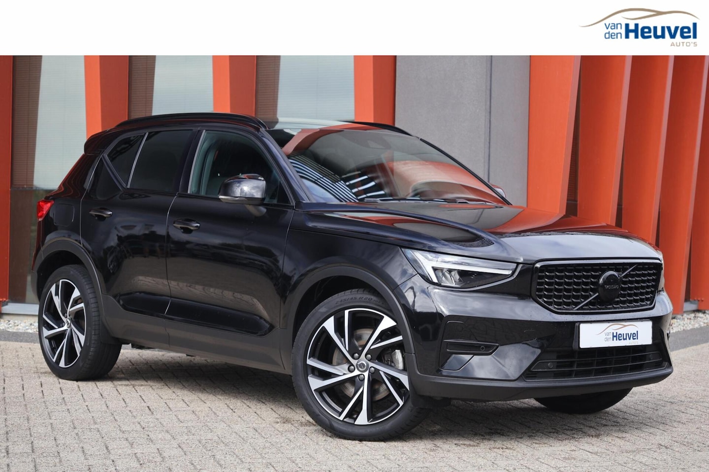 Volvo XC40 - T5 Recharge Plus Dark | Stoelverwarming | Trekhaak | Parkeercamera | H/K | Pilot Assist | - AutoWereld.nl