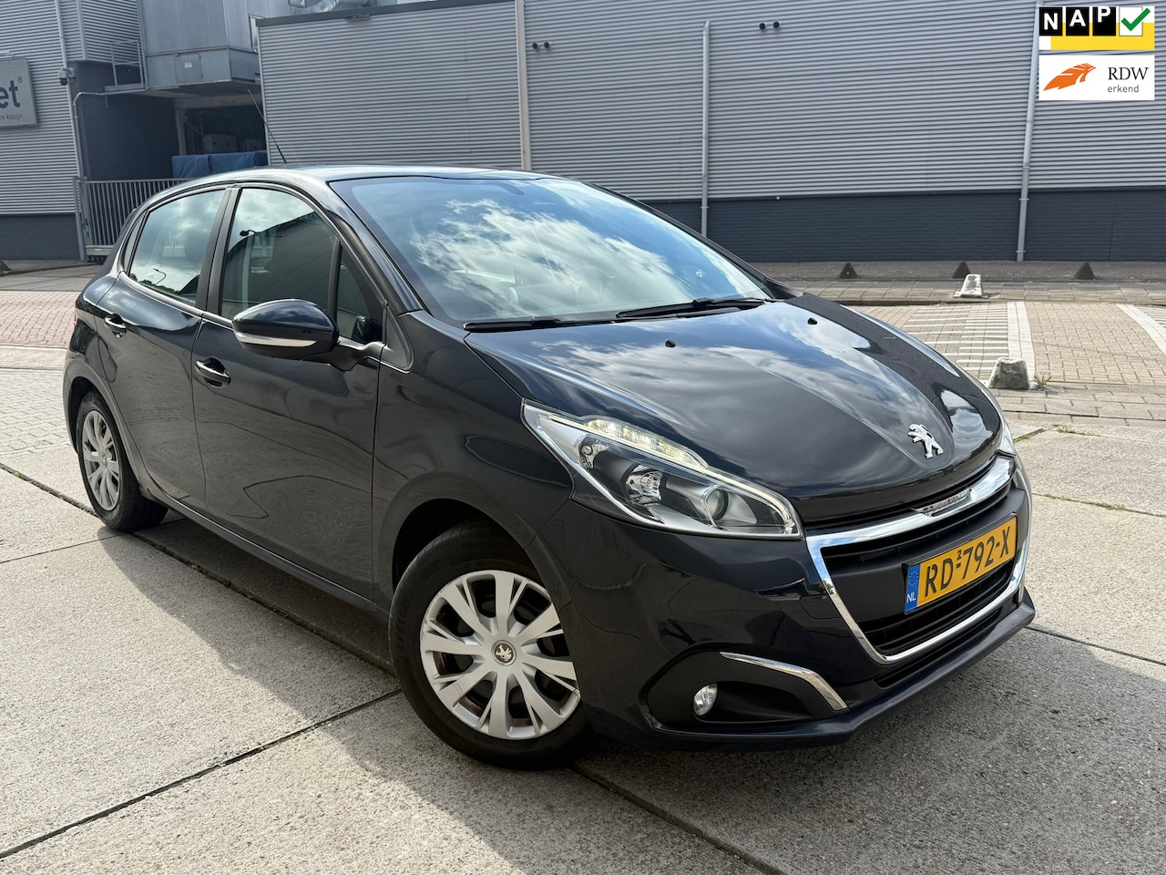 Peugeot 208 - 1.2 PureTech Blue Lion Scherm AIRCO APK 2027 5DR - AutoWereld.nl