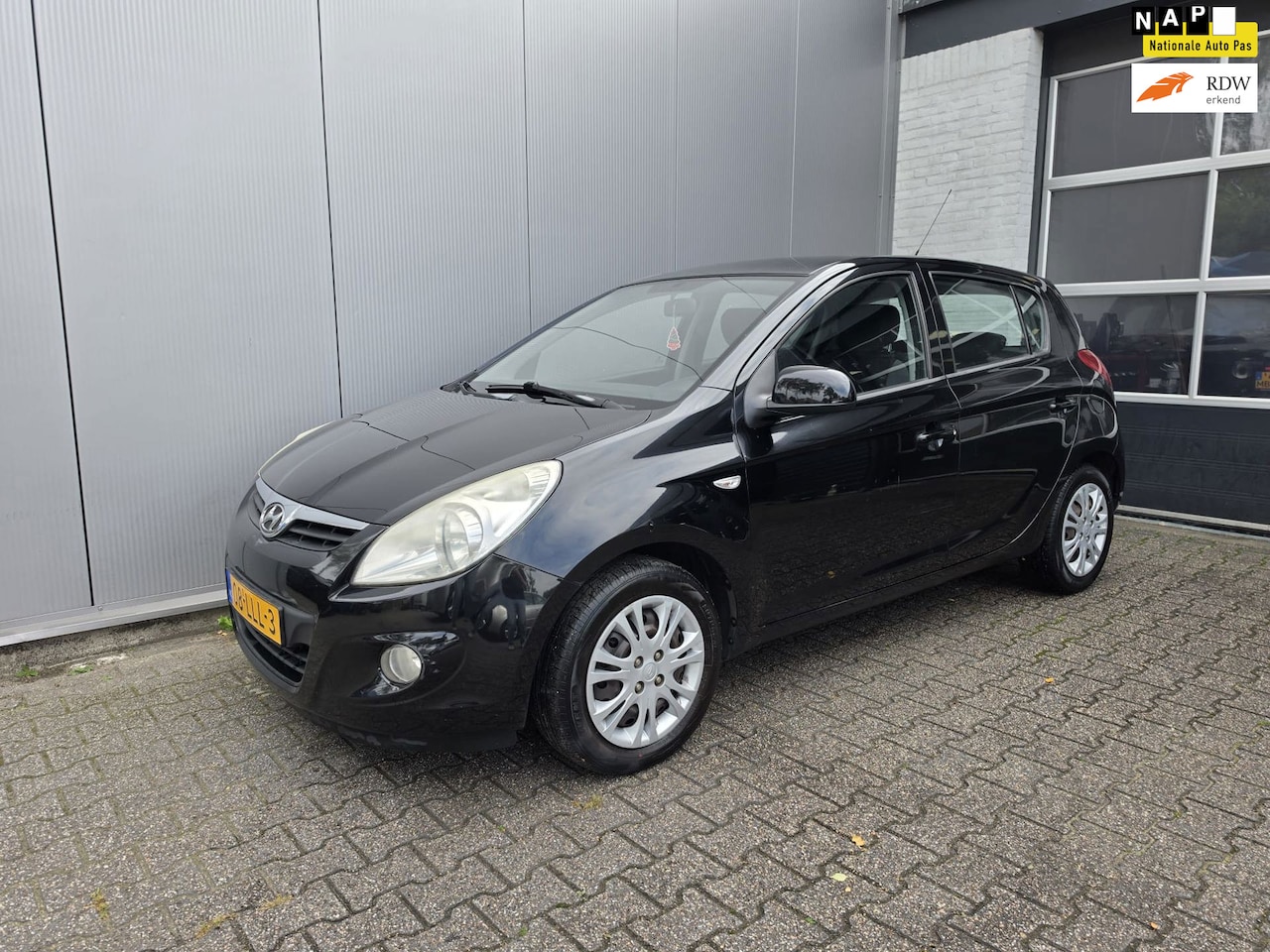 Hyundai i20 - 1.2i DynamicVersion Airco 5-Deurs - AutoWereld.nl