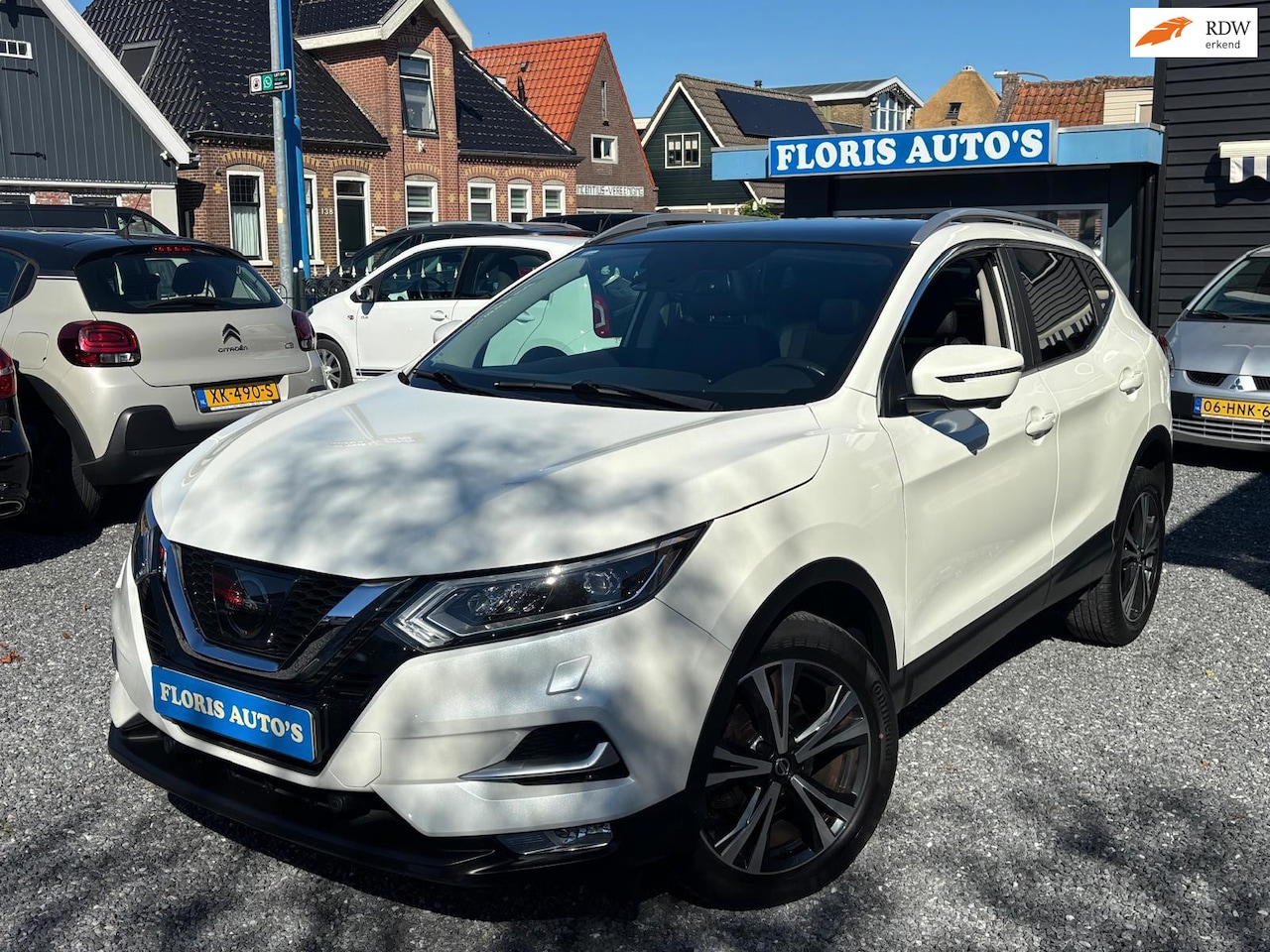 Nissan Qashqai - 1.6 Tekna |Pano|Trekhaak|Leder|Stoelverwarming| - AutoWereld.nl
