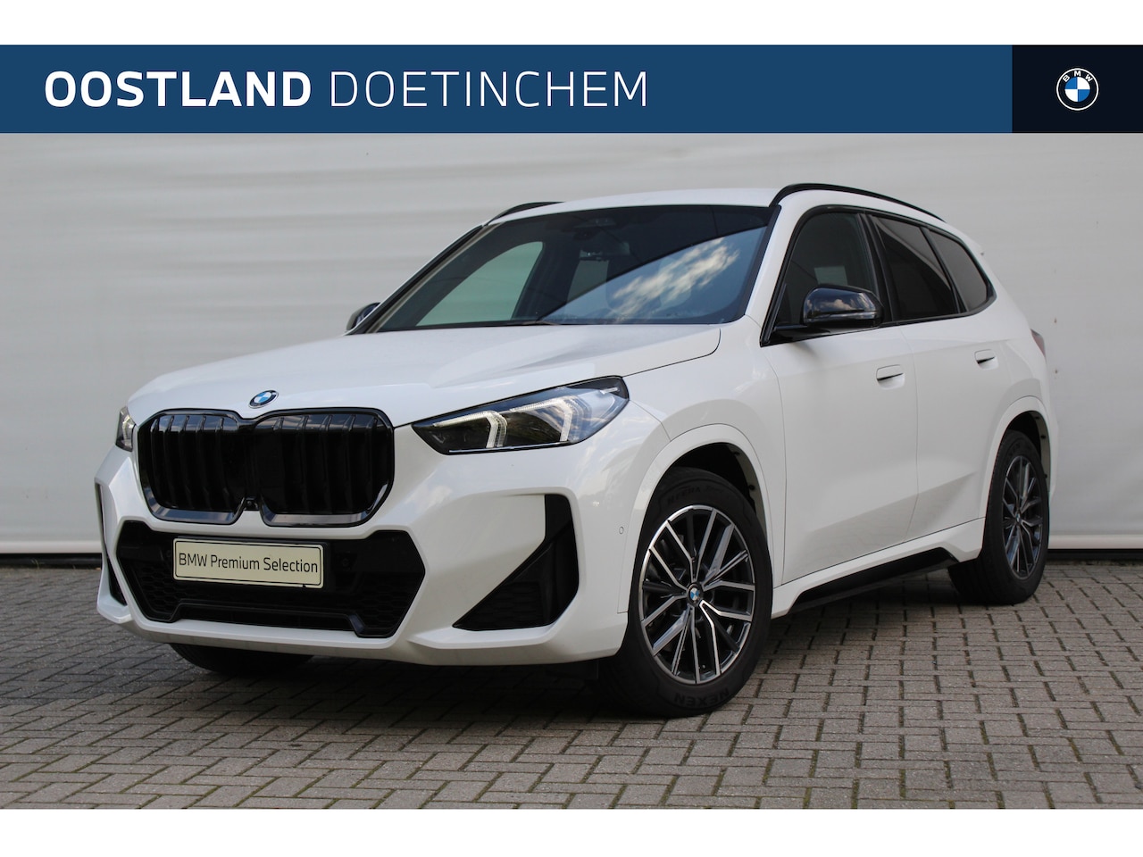 BMW X1 - sDrive20i M Sport Automaat / Trekhaak / Sportstoelen / Comfort Access / Harman Kardon / He - AutoWereld.nl