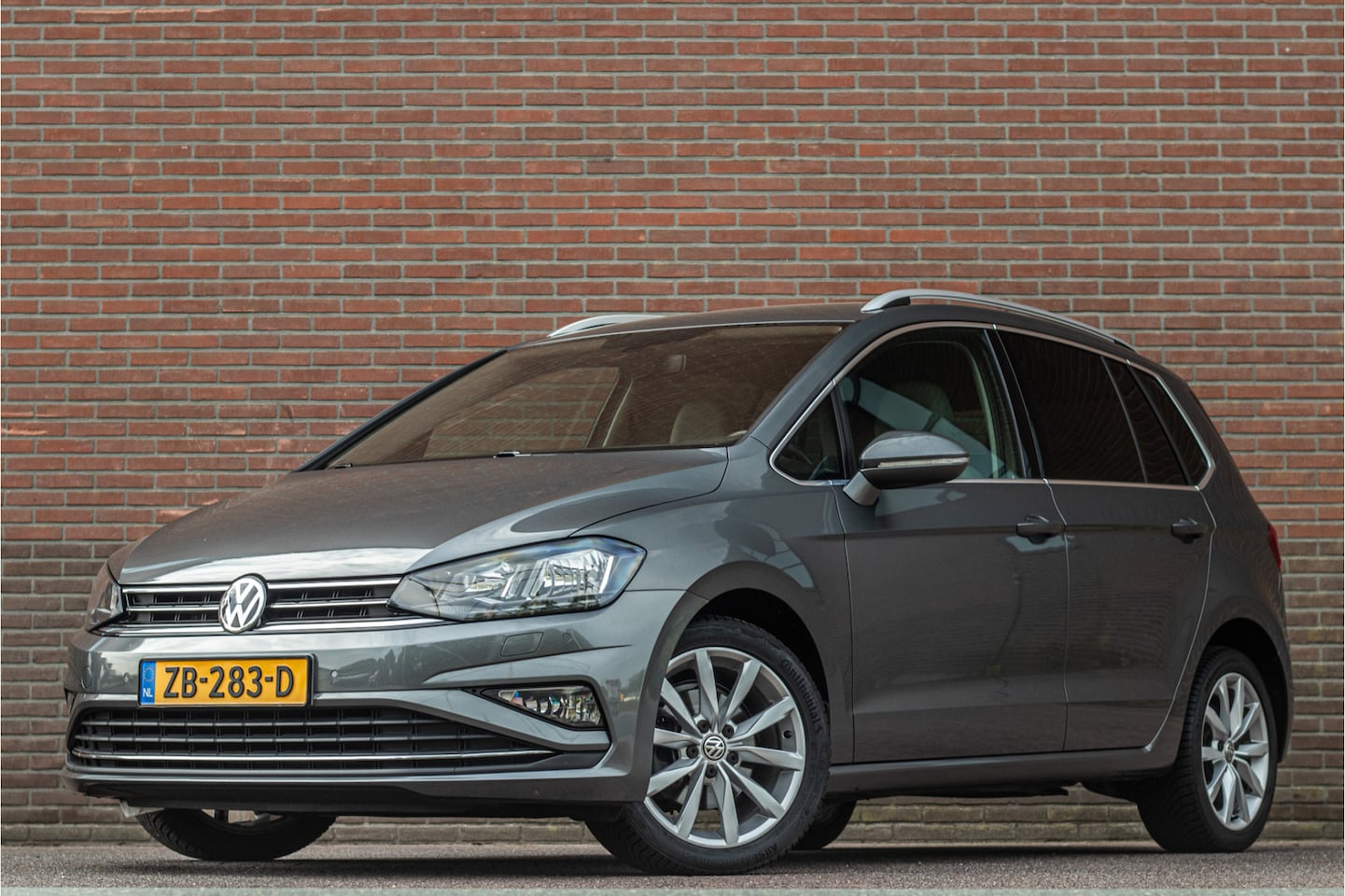 Volkswagen Golf Sportsvan - 1.5 TSI DSG Highline, Origineel NL, Stoelverwarming, Camera, Trekhaak, Carplay, DAB+, Keyl - AutoWereld.nl