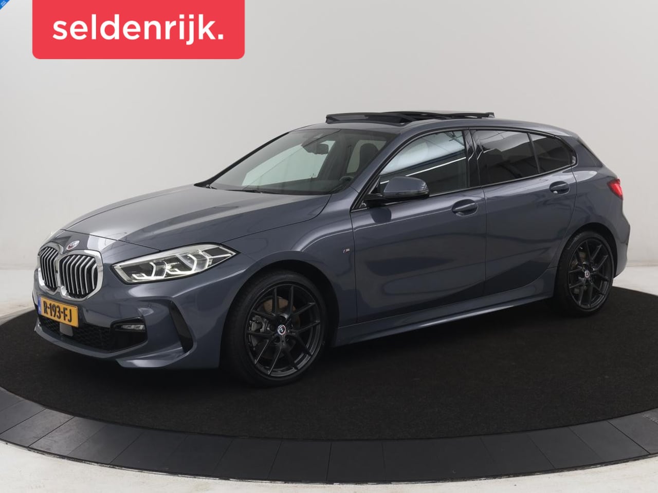 BMW 1-serie - 120i Business Edition Plus | M-Pakket | Navigatie | LED | Navigatie | Pano.Dak | - AutoWereld.nl