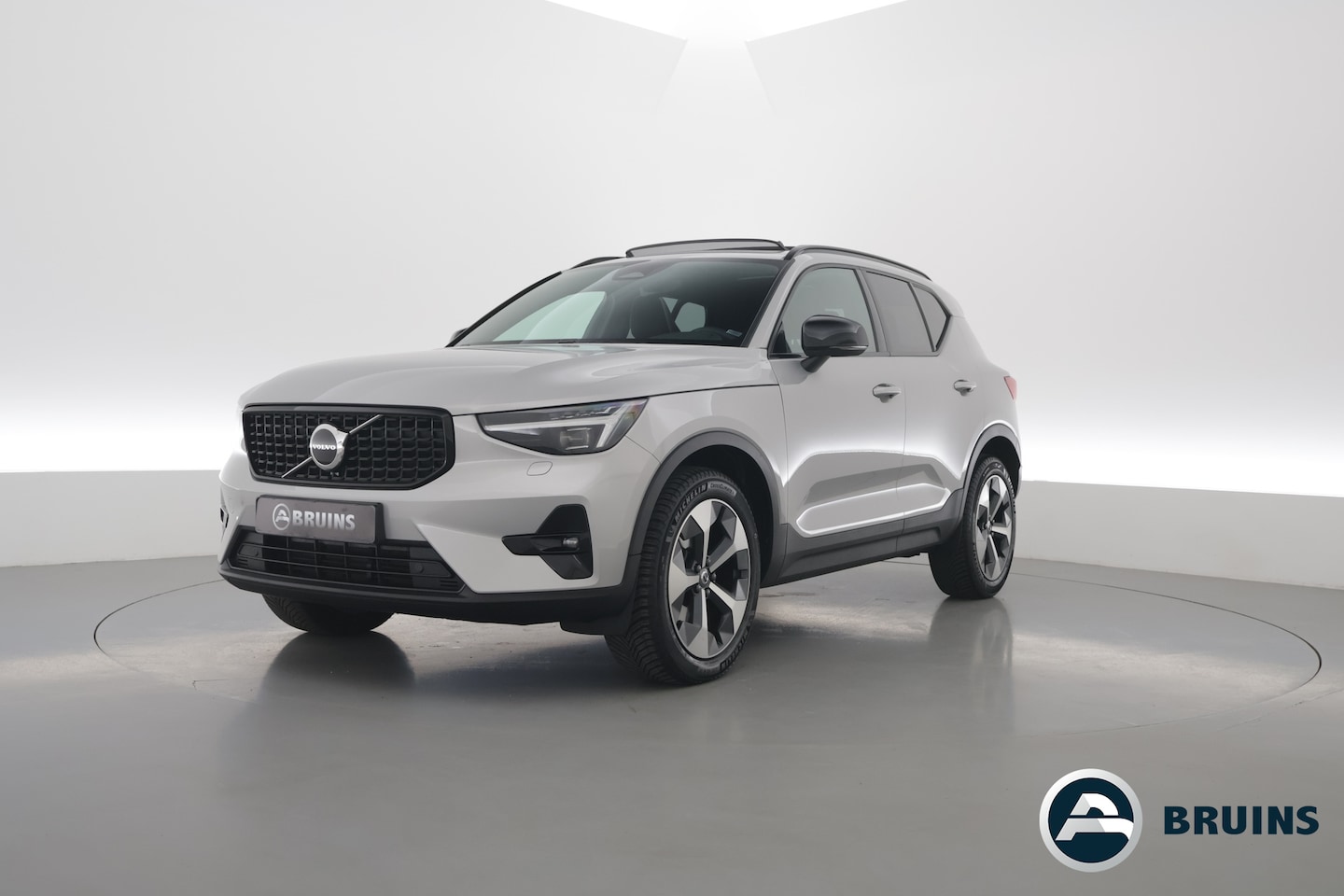 Volvo XC40 - 2.0 B4 Ultimate Dark | Pano-dak | Leer | Adap. Cruise | Harman & Kardon | Pixel LED | - AutoWereld.nl