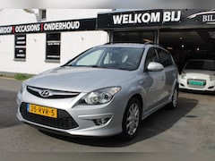 Hyundai i30 CW - 1.6i i-Motion / Airco / Parkeersensoren / Elektrische ramen