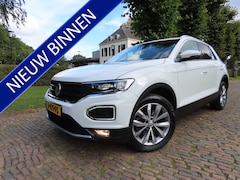 Volkswagen T-Roc - 1.0 TSI Style Ecc Cruisecontrol Led A.E.B Navigatie Stoelverwarming Achteruitrijcamera Car