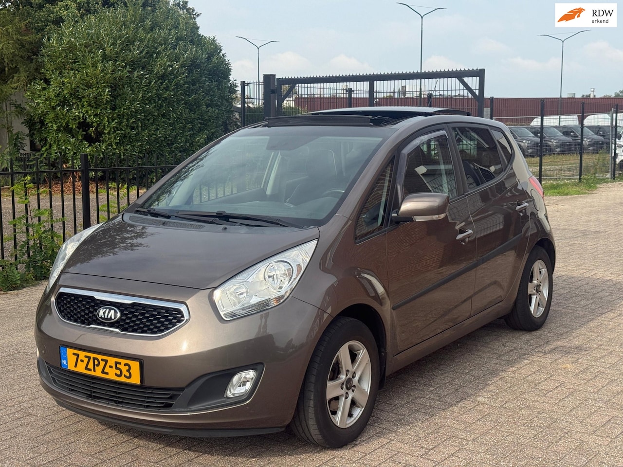 Kia Venga - 1.4 CVVT World Cup Edition Trekhaak Panoramadak! - AutoWereld.nl