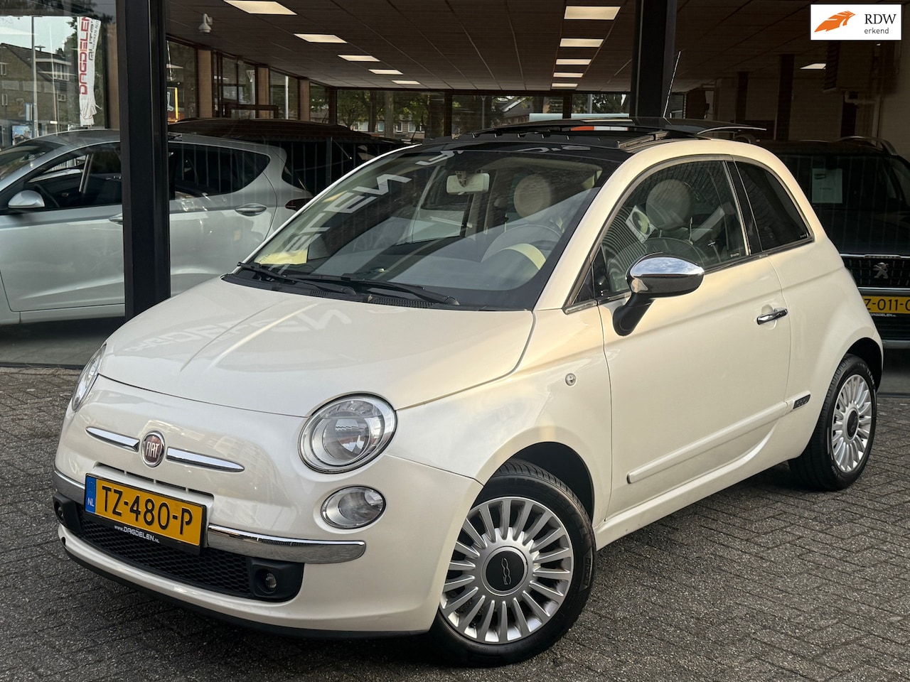 Fiat 500 - 1.2 Lounge PANORAMA SCHUIFDAK | AIRCO | PDC | LMV - AutoWereld.nl