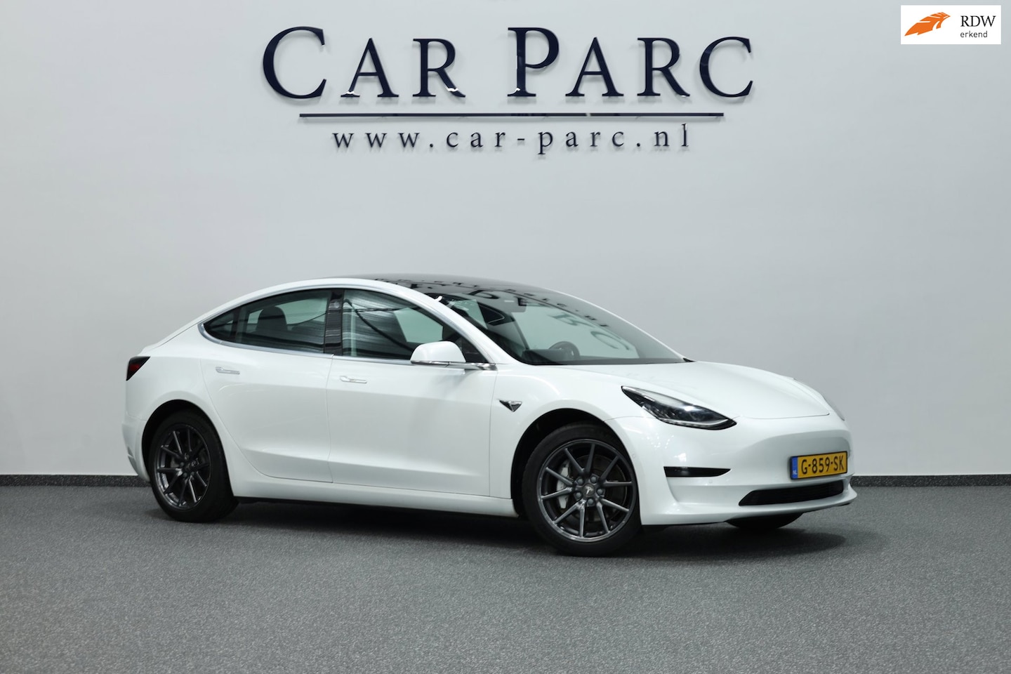 Tesla Model 3 - Standard RWD Plus 60 kWh PANORAMADAK/LEER+S.VERWARMING/LMV/360 CAM/CRUISE/ECC/12 MND GARAN - AutoWereld.nl