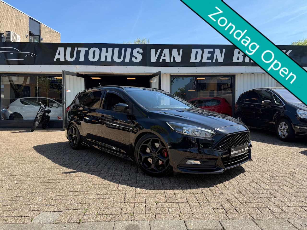 Ford Focus Wagon - 2.0 ST 250Pk Navi Cruise Climate Ctr Camera DAB Xenon Leer Elek Pakket Nw Apk - AutoWereld.nl