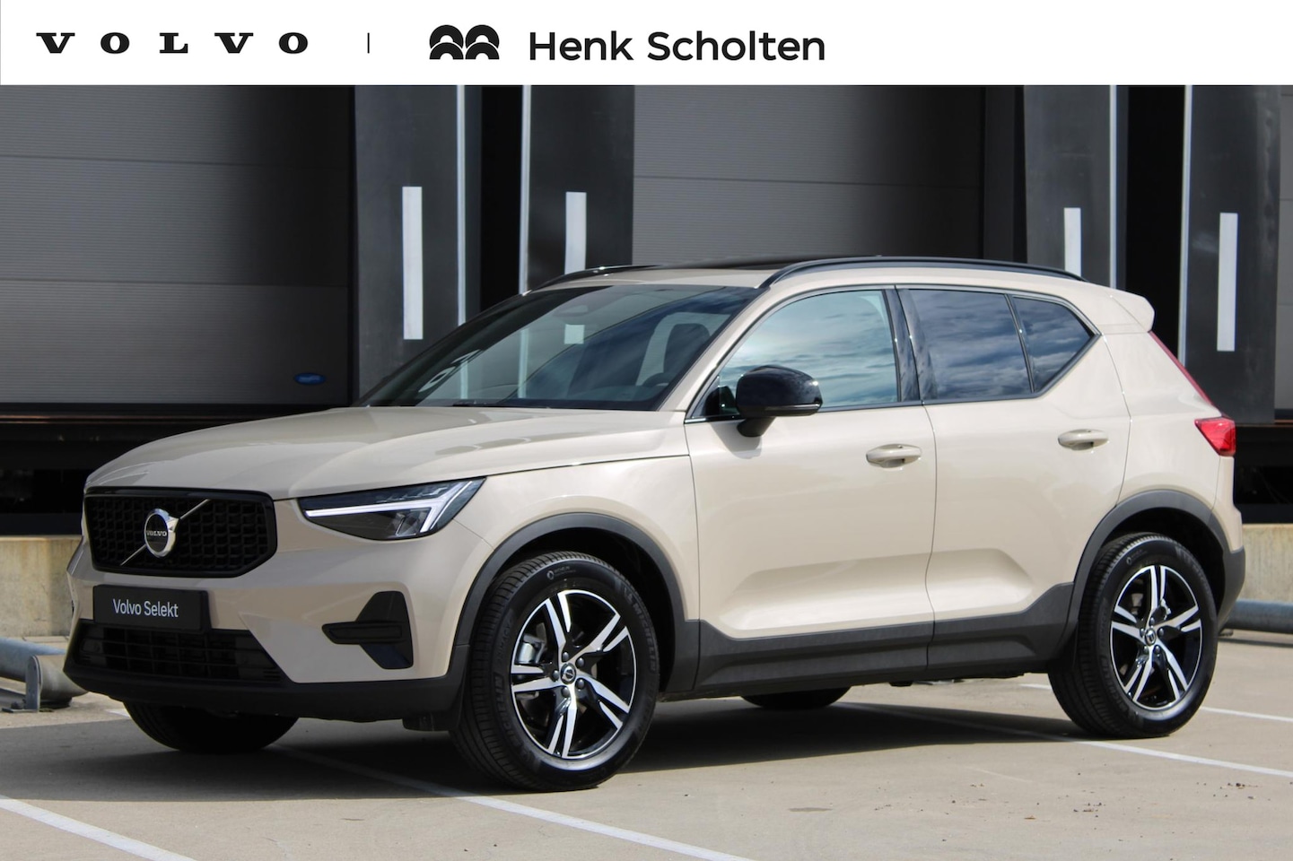 Volvo XC40 - B4 Plus Dark | Panoramadak | Trekhaak | Verwarmbare voorstoelen en stuurwiel |  Premium au - AutoWereld.nl