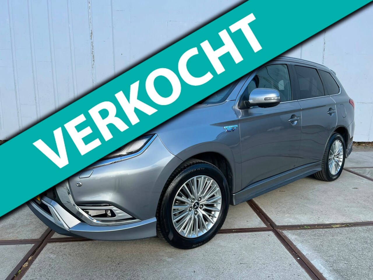 Mitsubishi Outlander - 2.4 PHEV Instyle clima| trekhaak | leder | schuifdak | camera | Origineel NL-auto | dealer - AutoWereld.nl