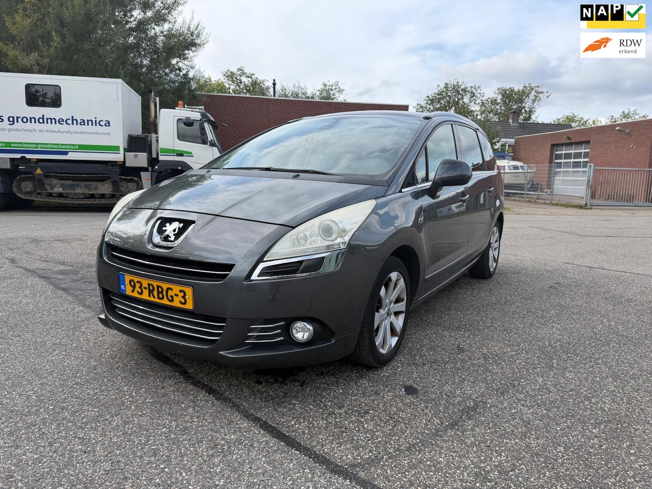 Peugeot 5008 - 1.6 THP GT 7p.Navigatie*Trekhaak*Lederen bekleding 2e Eigenaar - AutoWereld.nl