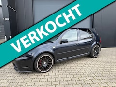 Volkswagen Golf - 2.3 V5 Tik in motor