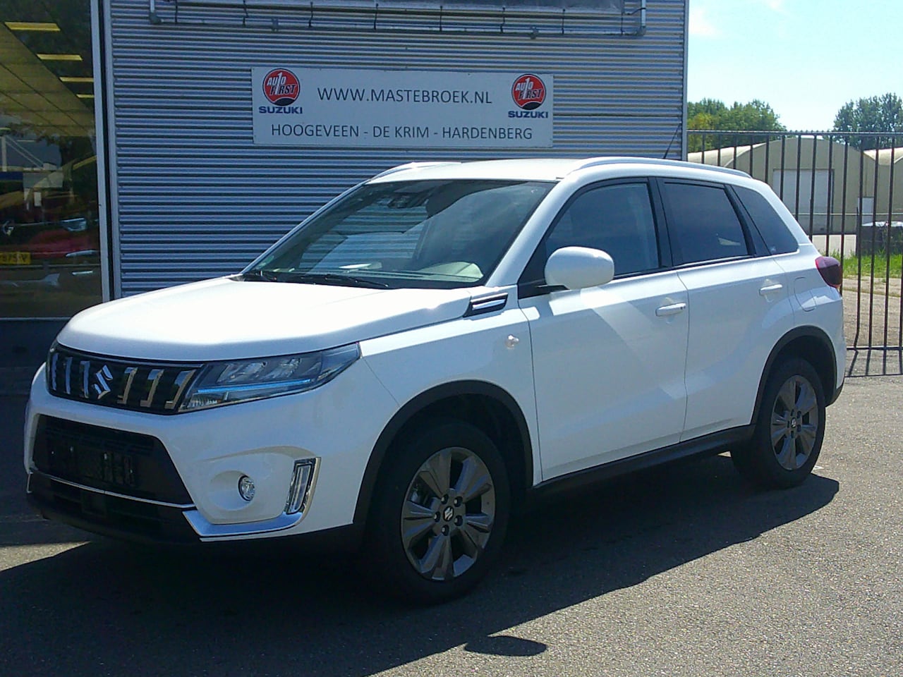 Suzuki Vitara - 1.5 Hybrid Select Automaat Staat in Hoogeveen - AutoWereld.nl