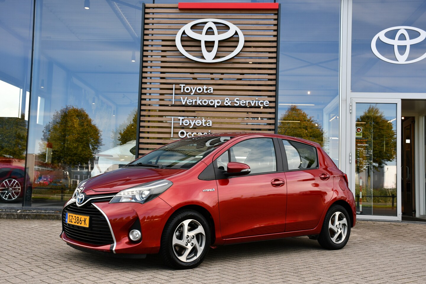 Toyota Yaris - 1.5 Hybrid Lease Automaat 100pk | Trekhaak | Navigatie | Climate- & Cruisecontrol | - AutoWereld.nl