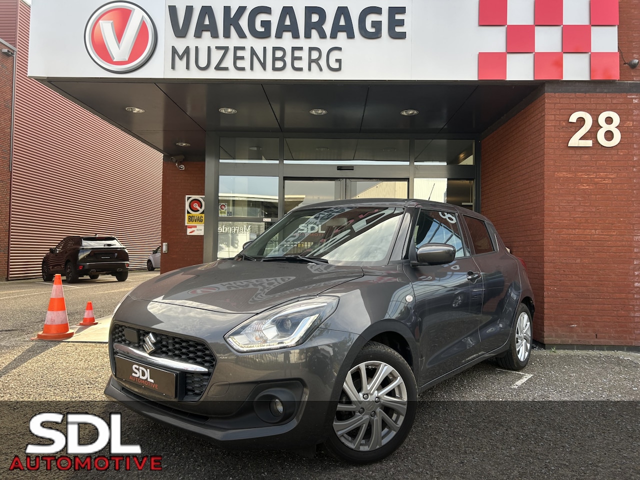 Suzuki Swift - 1.2 Style Smart Hybrid // DODEHOEK // ADAPT. CRUISE // CAMERA+SENSOREN // STOELVERWARMING - AutoWereld.nl
