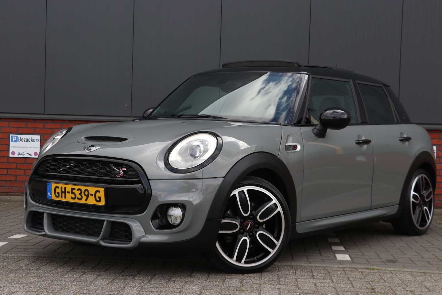 MINI 5-Deurs - 2.0 Cooper S Pepper head up | panorama | Harman kardon |FULL option - AutoWereld.nl