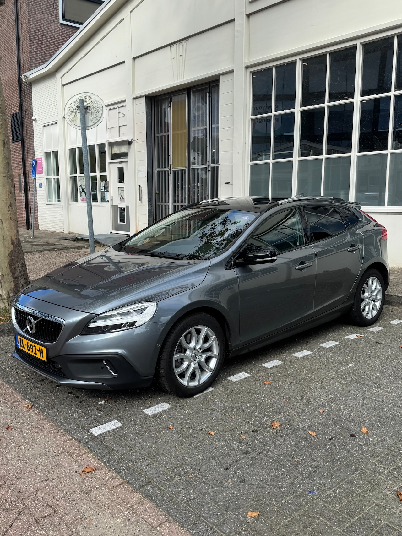 Volvo V40 Cross Country - 1.5 T3 Polar+ Luxury - AutoWereld.nl