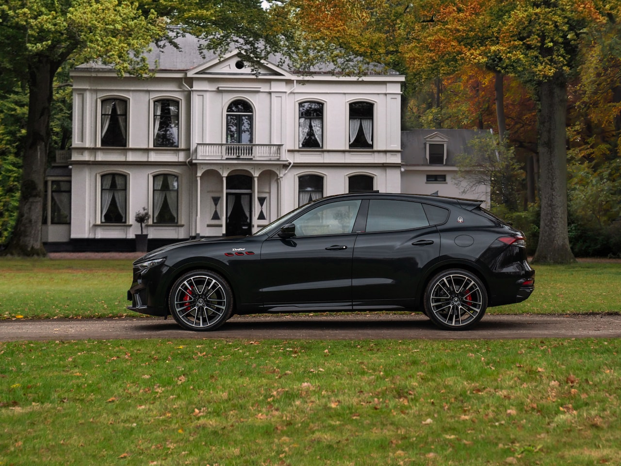 Maserati Levante - 3.8 V8 Trofeo | Facelift | Pano-dak | Carbon | Stoelventilatie | Harman/Kardon - AutoWereld.nl