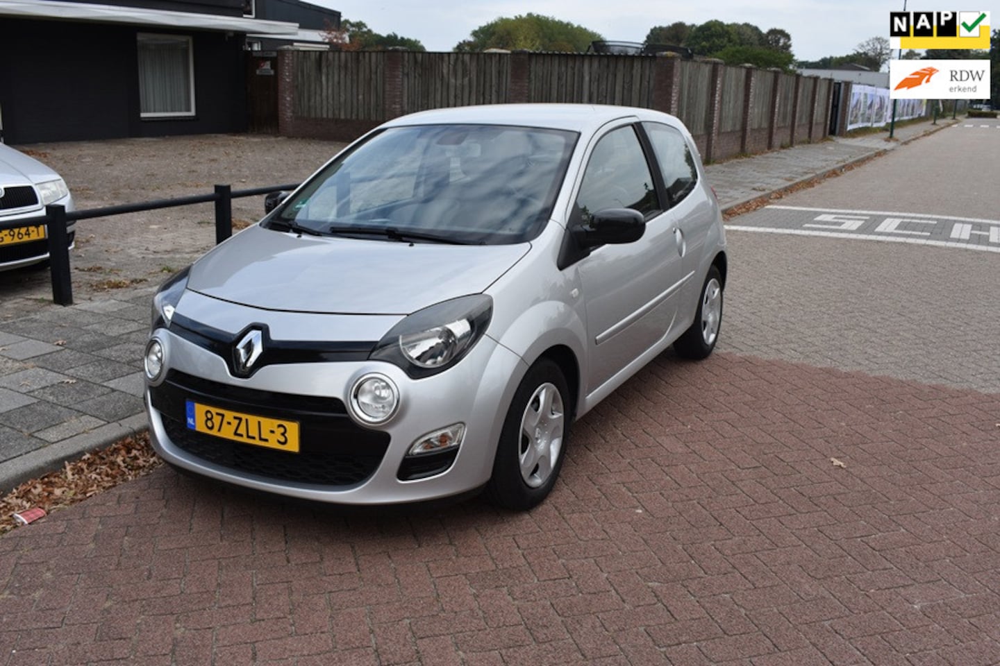 Renault Twingo - 1.2 16V Dynamique Airco/Cruise Control - AutoWereld.nl