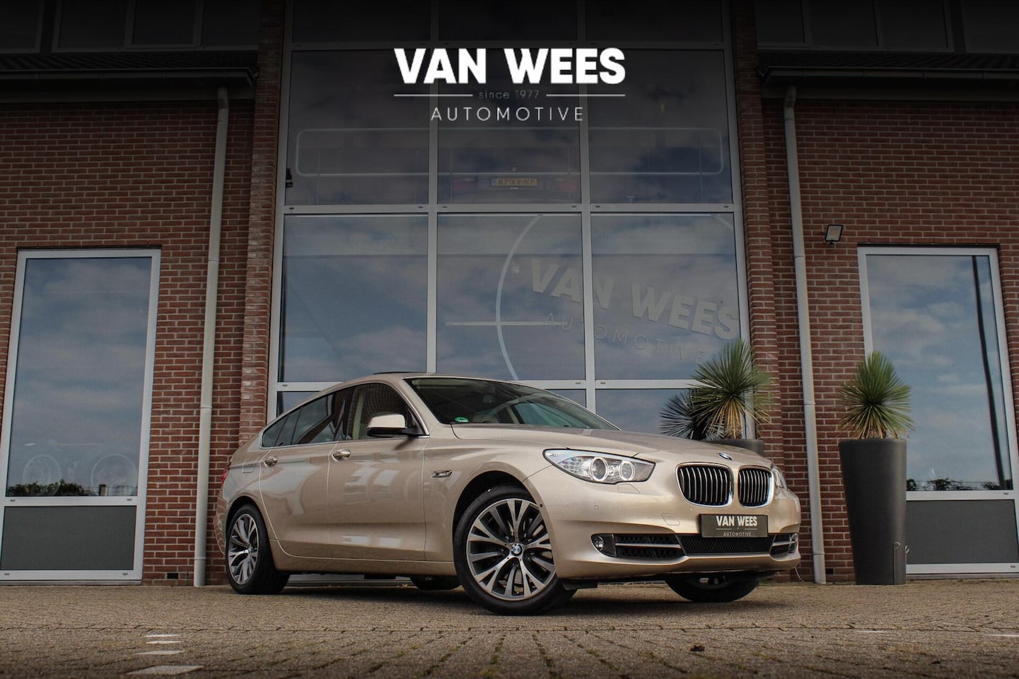 BMW 5-serie Gran Turismo - 535i High Executive | Achterasbesturing | Stoelventilatie | Head-up | Panoramadak | Rijstr - AutoWereld.nl
