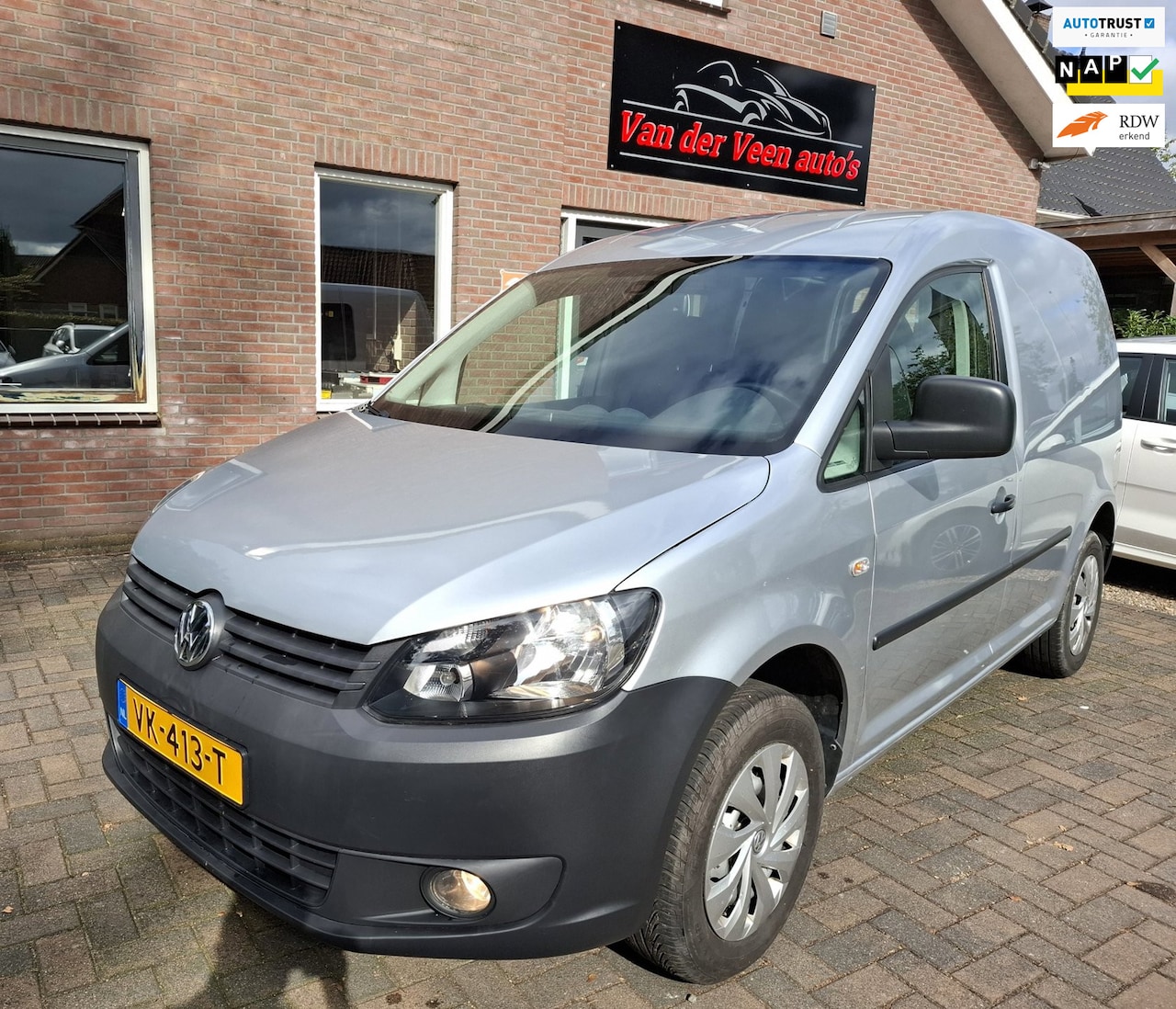 Volkswagen Caddy - 1.6 TDI Baseline. Schuifdeur met ruit, achterdeuren met ruit. Airco, cruise, bluetooth, el - AutoWereld.nl