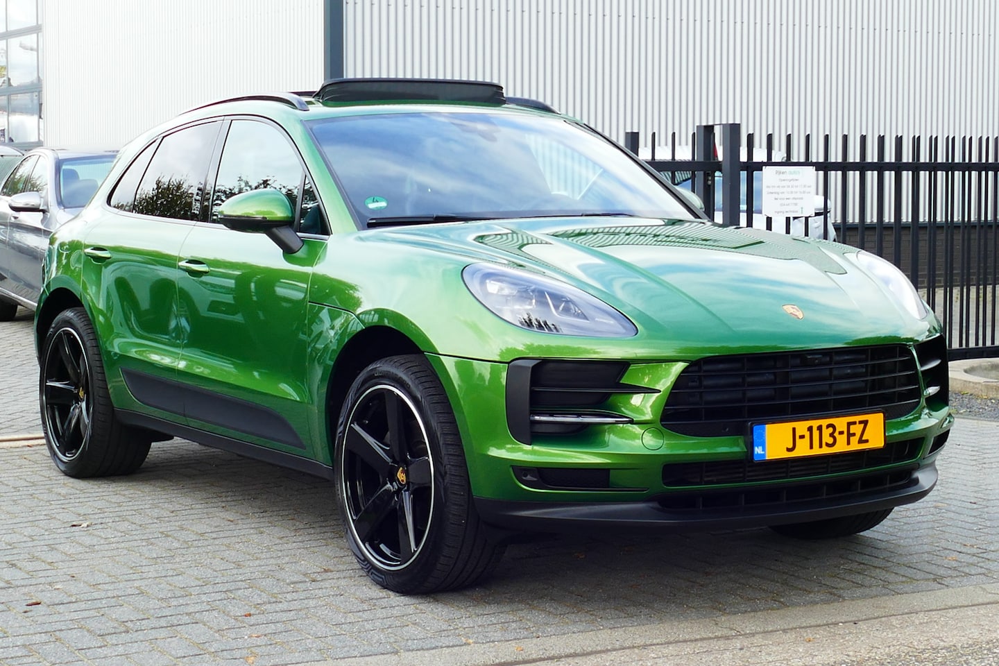Porsche Macan - 2.0 Face Lift 11-2018. Panodak, Luchtvering, 360 Camera, 21"LMV, Leer, StoelVerw, Haak 200 - AutoWereld.nl