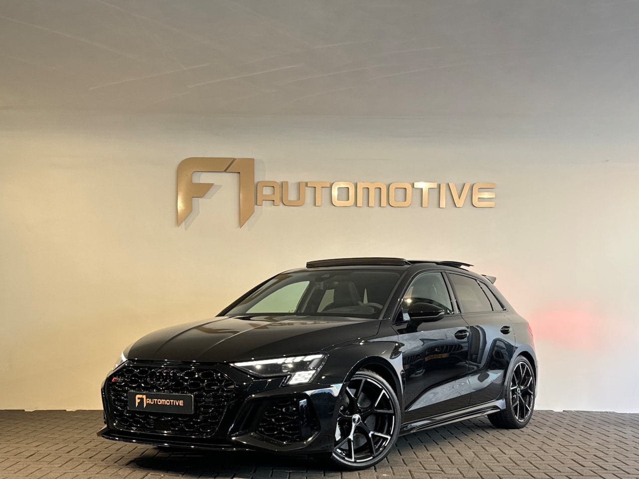 Audi RS3 - Sportback 2.5 TFSI quattro Pano|Ceramic|Hulk|Keyless|HuD - AutoWereld.nl