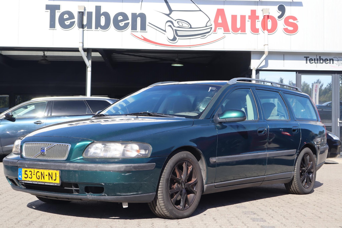Volvo V70 - 2.4 Comfort Line | Automaat | APK 07-2027! | Cruise control | Trekhaak | Zie foto's - AutoWereld.nl