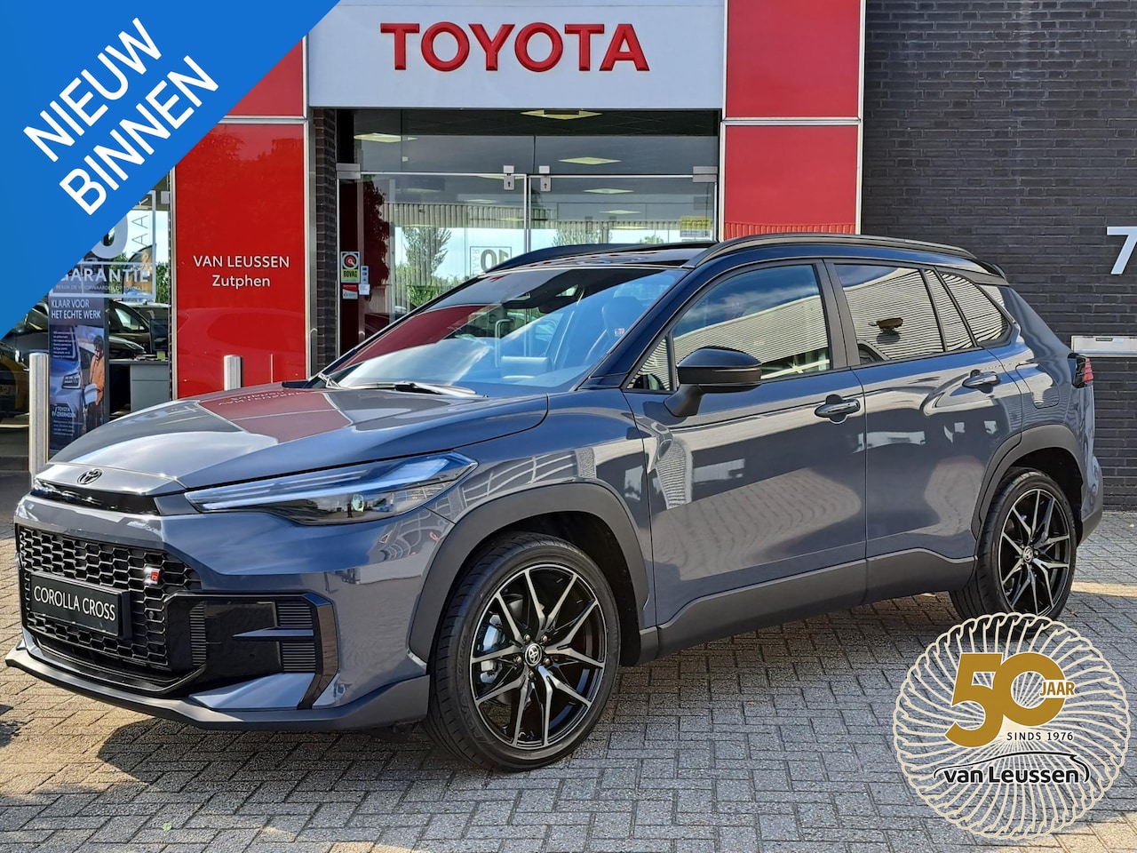 Toyota Corolla Cross - Hybrid 180 GR Sport NIEUW! PLUS PACK STOEL/STUURWIELVERWARMING ELEK. ACHTERKLEP - AutoWereld.nl