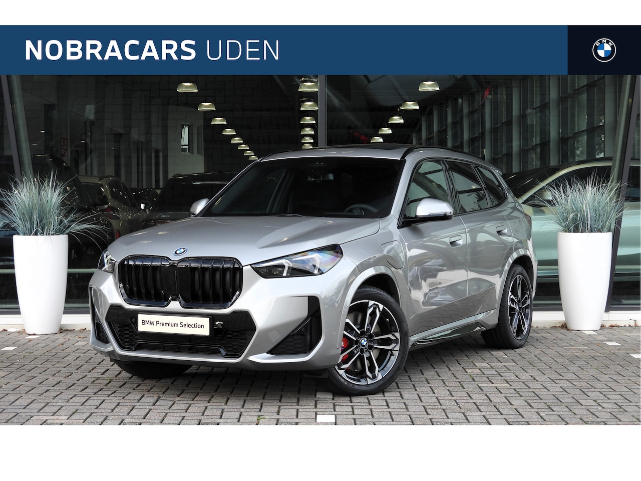 BMW X1 - xDrive25e M Sport Automaat / Panoramadak / Trekhaak / Sportstoelen / Head-Up / M Adaptief - AutoWereld.nl
