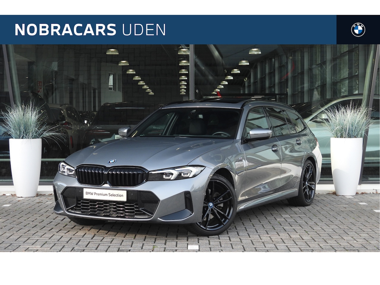 BMW 3-serie Touring - 320e M Sport Automaat / Panoramadak / Sportstoelen / Getint glas / Stoelverwarming - AutoWereld.nl