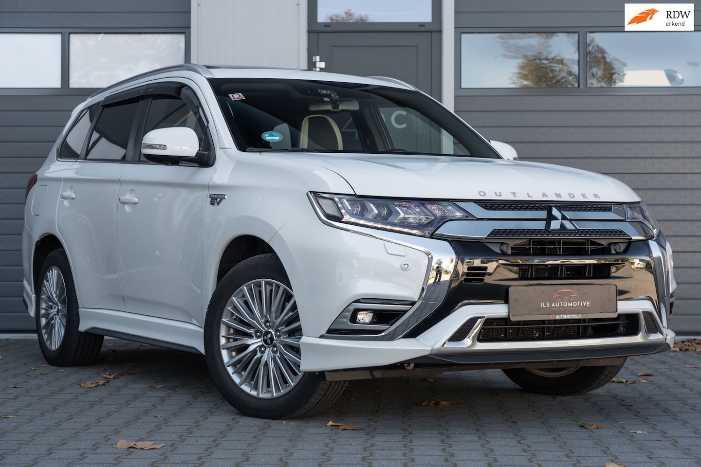 Mitsubishi Outlander - 2.4 PHEV S-Edition 4WD|GARANTIE 2027|Pano |Vol Leder - AutoWereld.nl