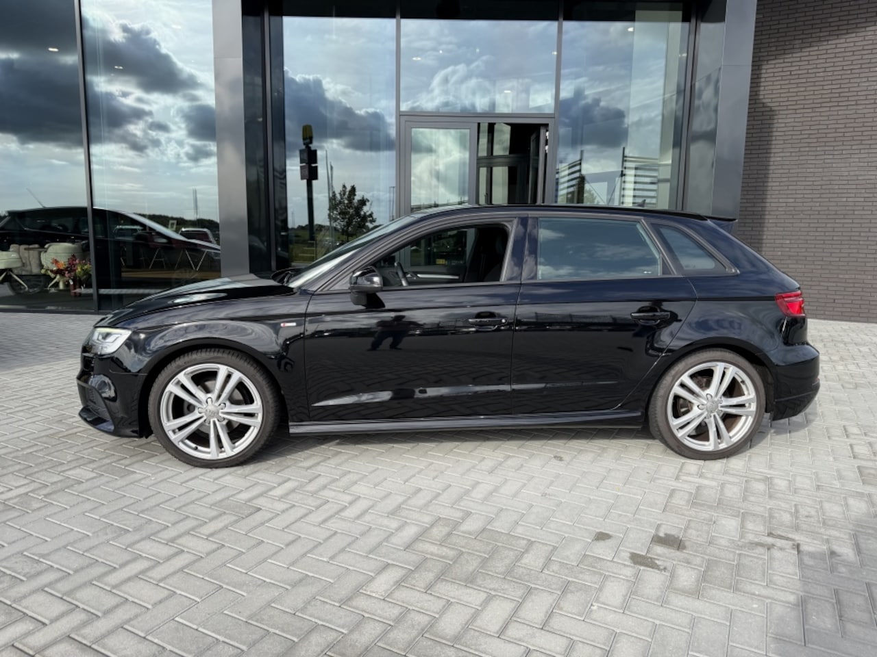Audi A3 Sportback - 1.0 TFSI Sport S-Line Edition | Navi | PDC | Cruise Control | - AutoWereld.nl