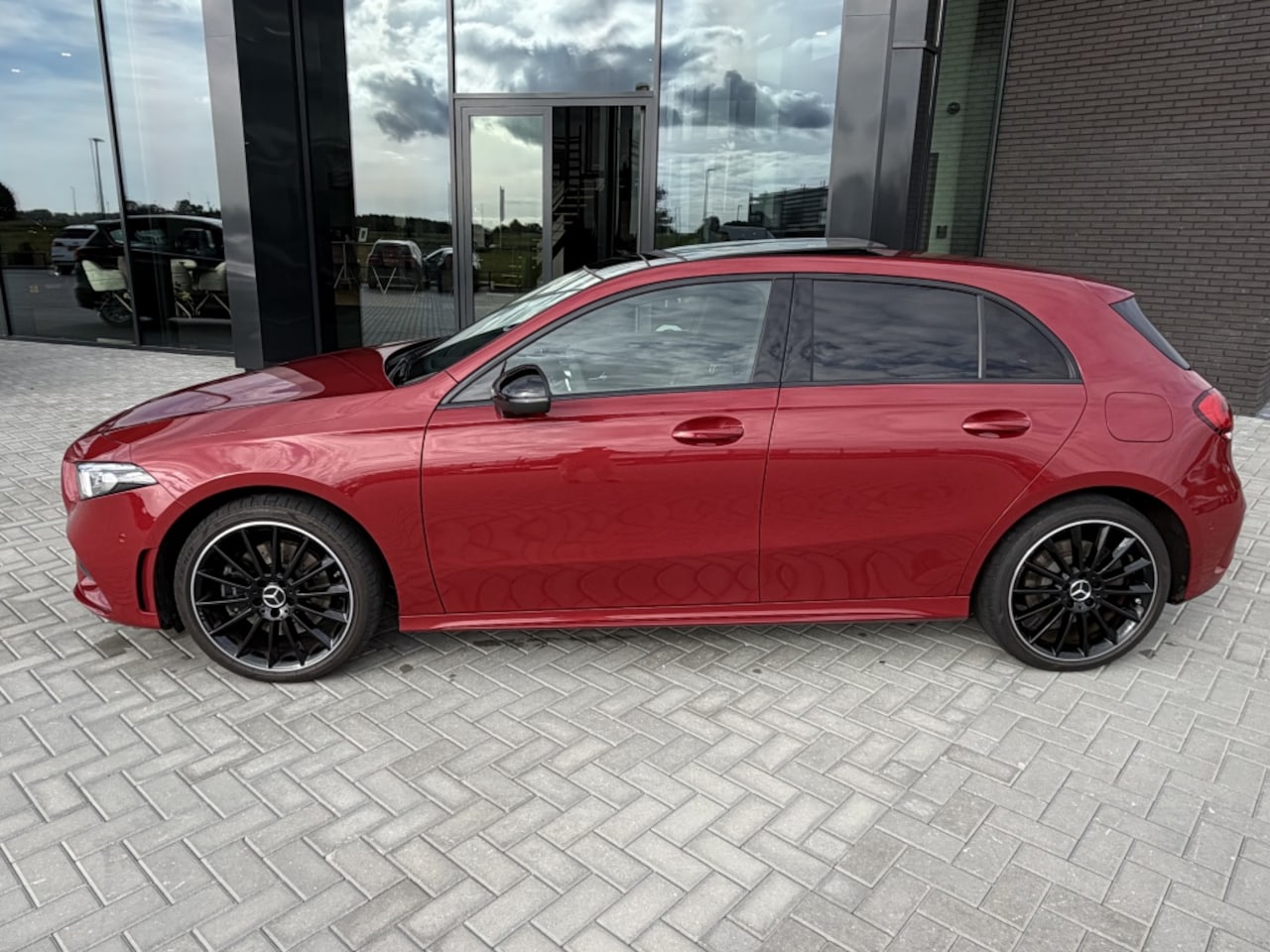Mercedes-Benz A-klasse - 250 e Premium Plus | Pano | Burmester | Memory | Multibeam | AMG pakket - AutoWereld.nl