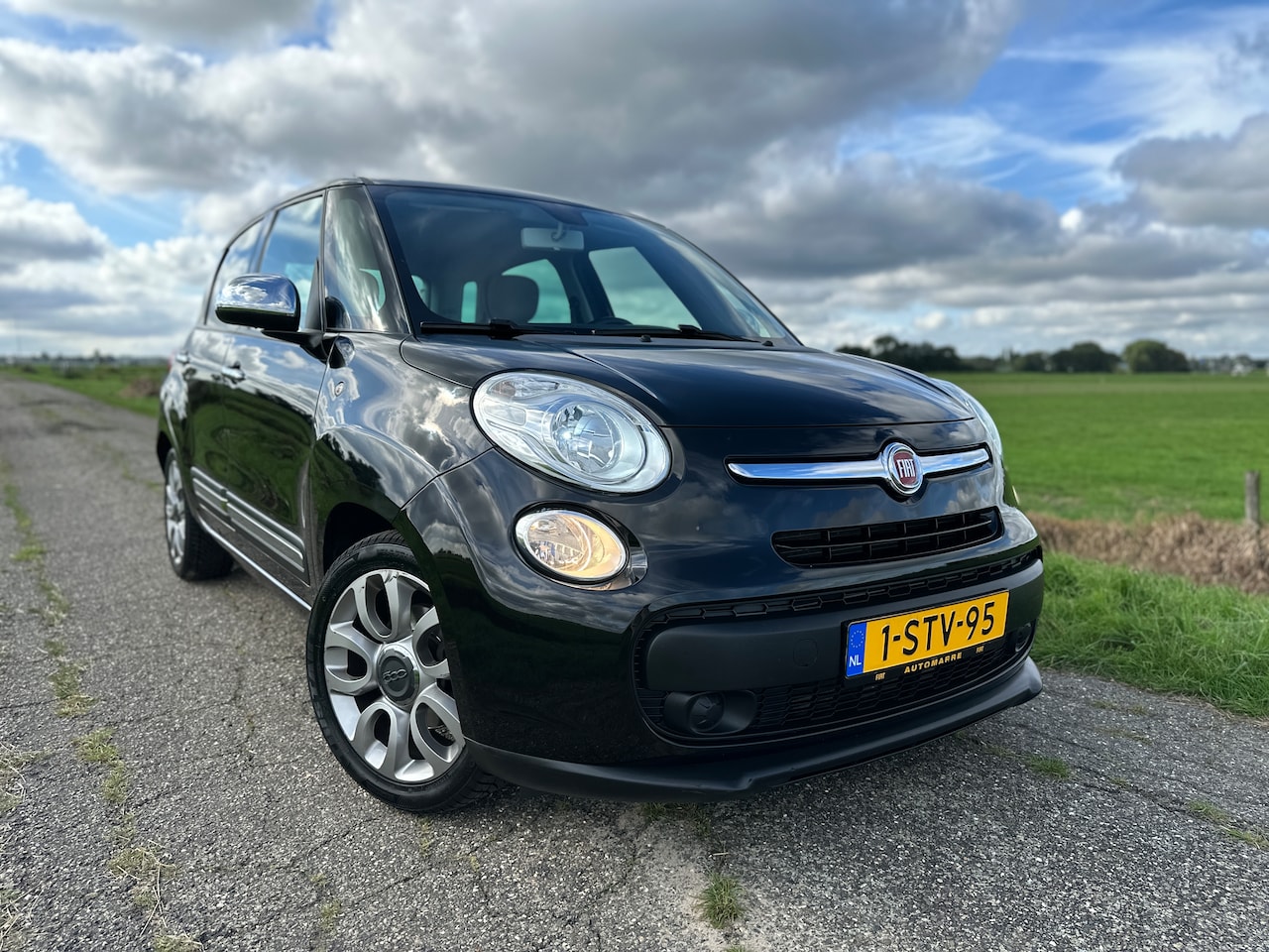 Fiat 500 L - 0.9 TwinAir Easy Eco Fiat 500L 0.9 Airco - Lage KM NAP - Dealer onderhouden - AutoWereld.nl