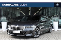 BMW 5-serie Touring - 530e M Sport Automaat / Trekhaak / Comfort Access / Achteruitrijcamera / Adaptieve LED / S