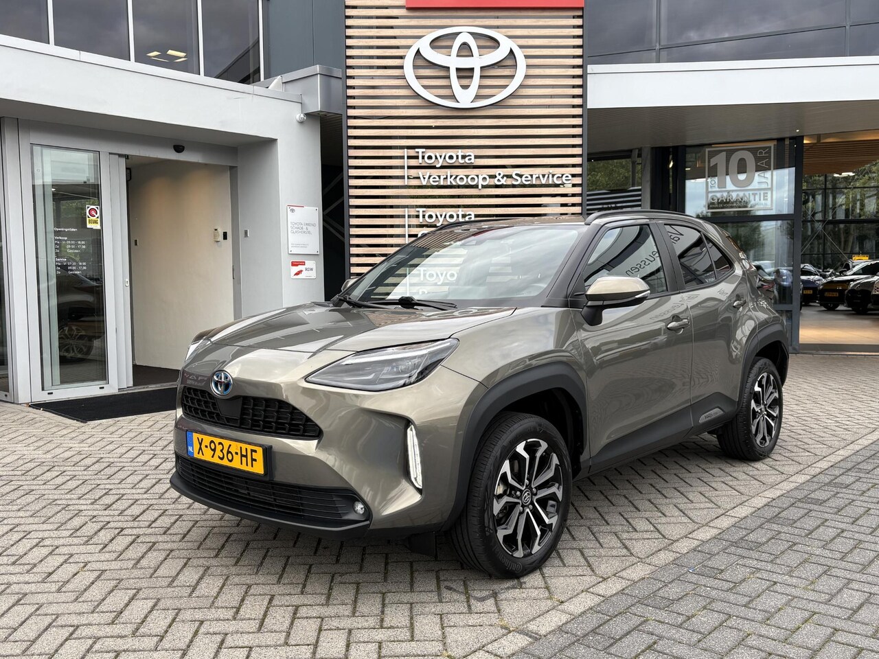 Toyota Yaris Cross - 1.5 Hybrid Dynamic NL-AUTO 17"LMV APPLE/ANDROID LED-PAKKET PRIVACY-GLASS KEYLESS - AutoWereld.nl